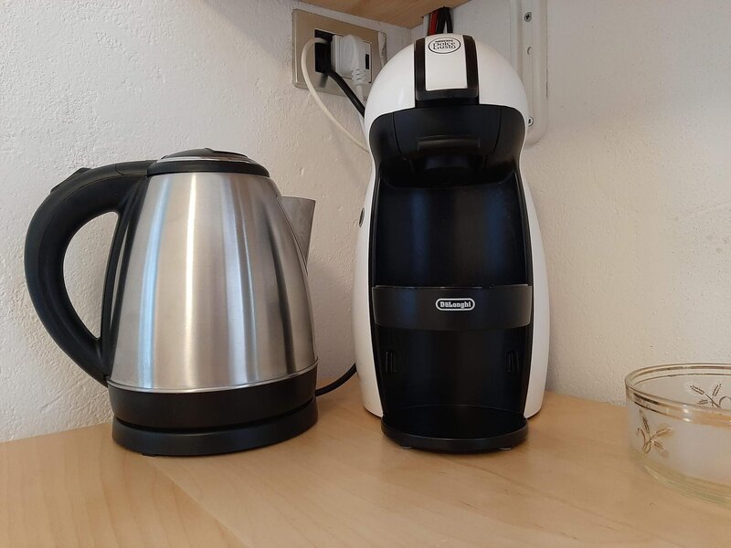 Macchina caffè a capsule e bollitore